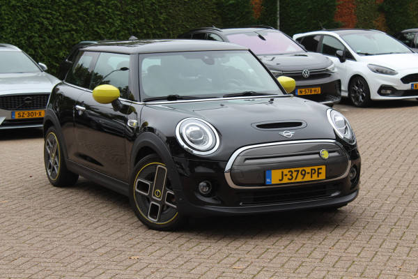 MINI Mini Electric Charged 33 kWh / Camera / Head-up / Leder / Harman Kardon / Keyless / 17'' / CarPlay / Stoelverwarming / Matrix LED / DAB / Cruise Control