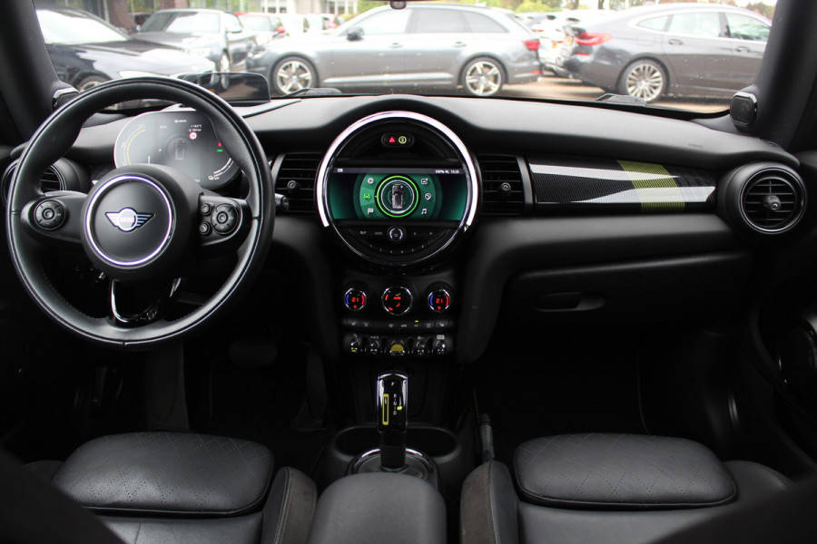 MINI Mini Electric Charged 33 kWh / Camera / Head-up / Leder / Harman Kardon / Keyless / 17'' / CarPlay / Stoelverwarming / Matrix LED / DAB / Cruise Control