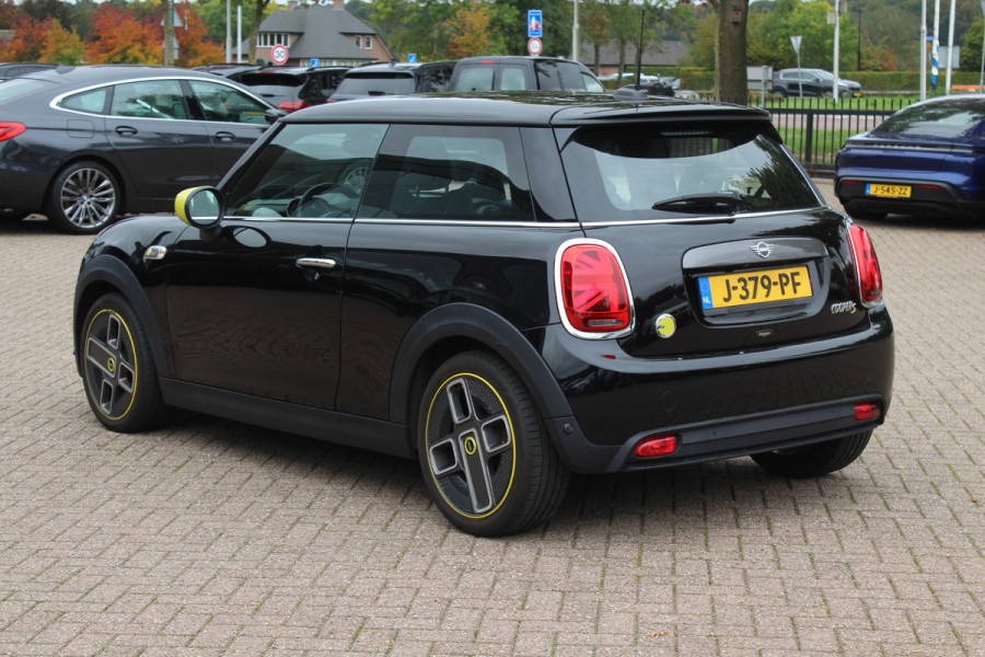 MINI Mini Electric Charged 33 kWh / Camera / Head-up / Leder / Harman Kardon / Keyless / 17'' / CarPlay / Stoelverwarming / Matrix LED / DAB / Cruise Control