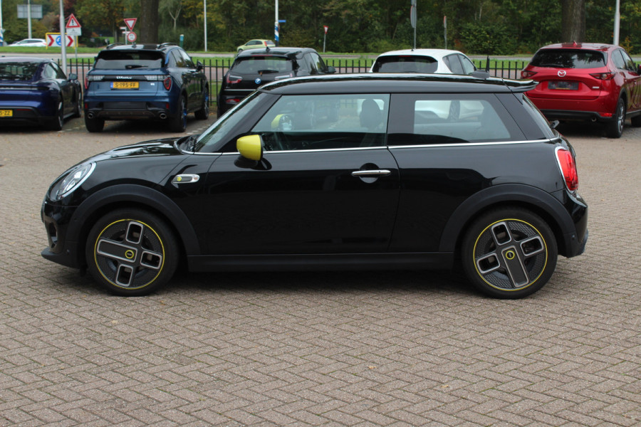 MINI Mini Electric Charged 33 kWh / Camera / Head-up / Leder / Harman Kardon / Keyless / 17'' / CarPlay / Stoelverwarming / Matrix LED / DAB / Cruise Control