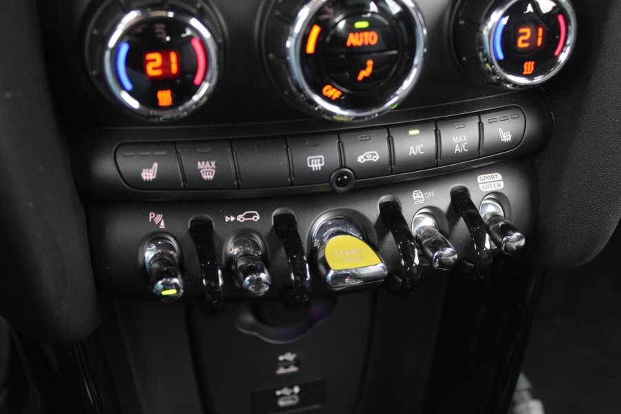MINI Mini Electric Charged 33 kWh / Camera / Head-up / Leder / Harman Kardon / Keyless / 17'' / CarPlay / Stoelverwarming / Matrix LED / DAB / Cruise Control