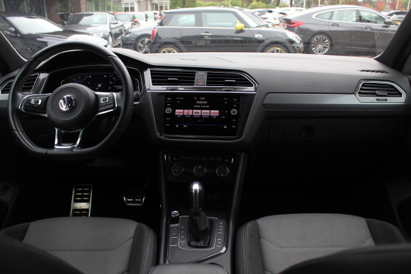 Volkswagen Tiguan 1.5 TSI ACT Highline Business 3x R-Line / CarPlay / Keyless / Dodehoek / 19'' / Navigatie / Stoelverwarming / DAB / ACC