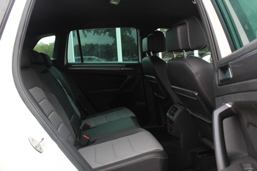 Volkswagen Tiguan 1.5 TSI ACT Highline Business 3x R-Line / CarPlay / Keyless / Dodehoek / 19'' / Navigatie / Stoelverwarming / DAB / ACC
