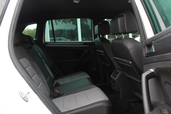 Volkswagen Tiguan 1.5 TSI ACT Highline Business 3x R-Line / CarPlay / Keyless / Dodehoek / 19'' / Navigatie / Stoelverwarming / DAB / ACC
