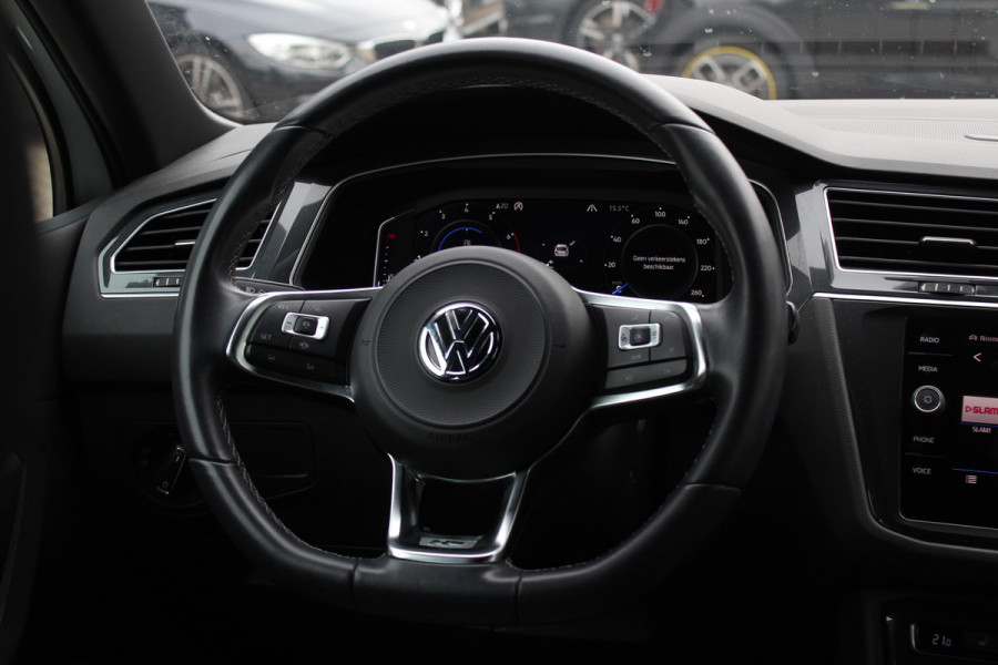 Volkswagen Tiguan 1.5 TSI ACT Highline Business 3x R-Line / CarPlay / Keyless / Dodehoek / 19'' / Navigatie / Stoelverwarming / DAB / ACC