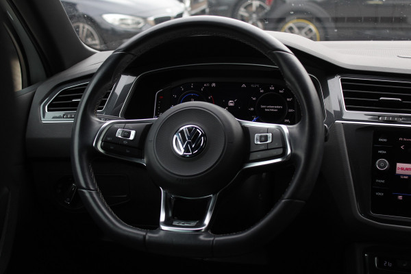 Volkswagen Tiguan 1.5 TSI ACT Highline Business 3x R-Line / CarPlay / Keyless / Dodehoek / 19'' / Navigatie / Stoelverwarming / DAB / ACC