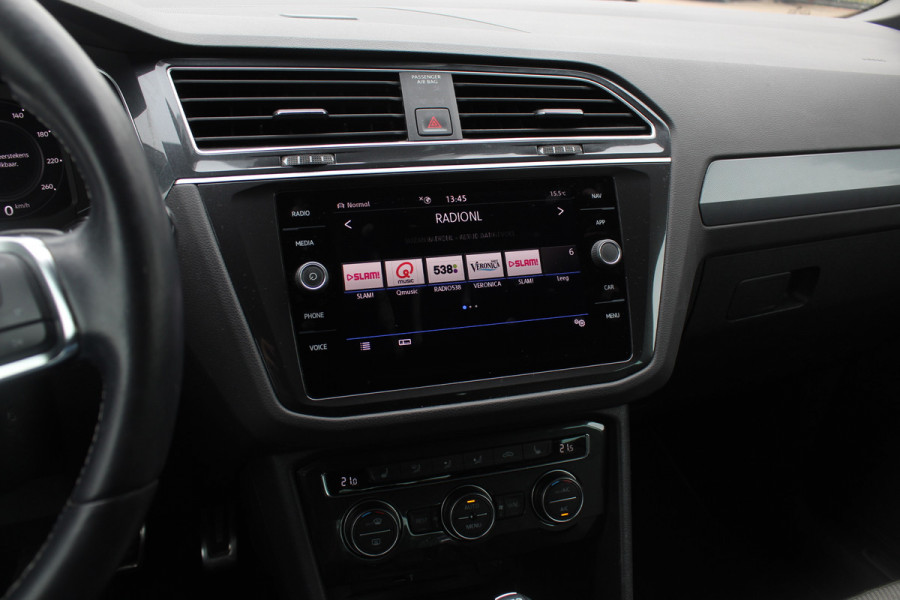 Volkswagen Tiguan 1.5 TSI ACT Highline Business 3x R-Line / CarPlay / Keyless / Dodehoek / 19'' / Navigatie / Stoelverwarming / DAB / ACC