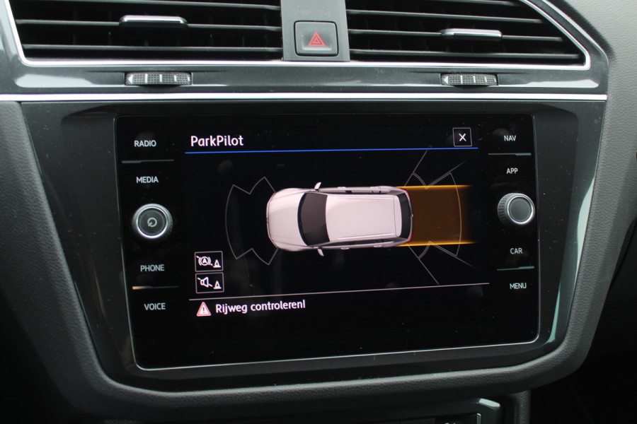 Volkswagen Tiguan 1.5 TSI ACT Highline Business 3x R-Line / CarPlay / Keyless / Dodehoek / 19'' / Navigatie / Stoelverwarming / DAB / ACC