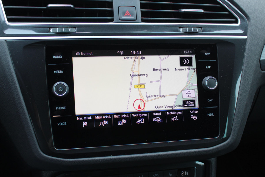 Volkswagen Tiguan 1.5 TSI ACT Highline Business 3x R-Line / CarPlay / Keyless / Dodehoek / 19'' / Navigatie / Stoelverwarming / DAB / ACC