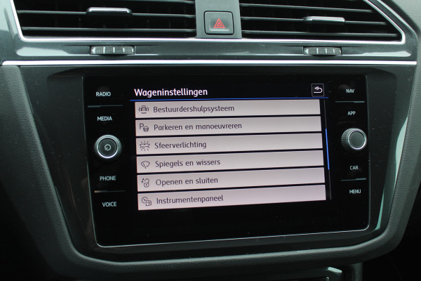 Volkswagen Tiguan 1.5 TSI ACT Highline Business 3x R-Line / CarPlay / Keyless / Dodehoek / 19'' / Navigatie / Stoelverwarming / DAB / ACC