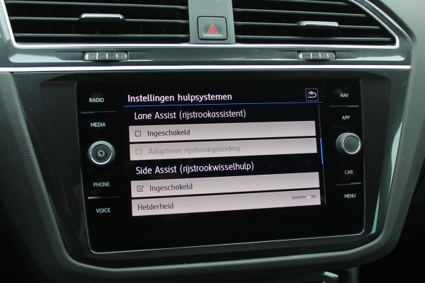 Volkswagen Tiguan 1.5 TSI ACT Highline Business 3x R-Line / CarPlay / Keyless / Dodehoek / 19'' / Navigatie / Stoelverwarming / DAB / ACC