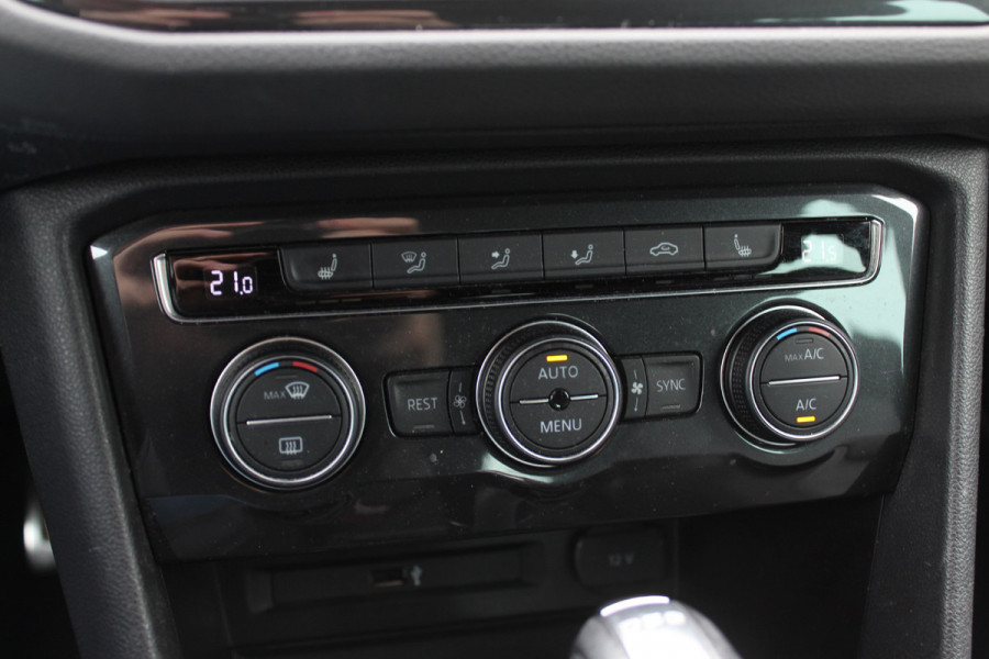 Volkswagen Tiguan 1.5 TSI ACT Highline Business 3x R-Line / CarPlay / Keyless / Dodehoek / 19'' / Navigatie / Stoelverwarming / DAB / ACC