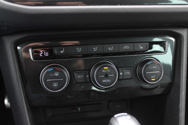 Volkswagen Tiguan 1.5 TSI ACT Highline Business 3x R-Line / CarPlay / Keyless / Dodehoek / 19'' / Navigatie / Stoelverwarming / DAB / ACC