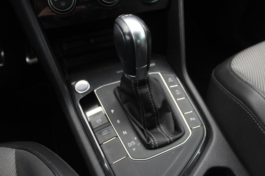 Volkswagen Tiguan 1.5 TSI ACT Highline Business 3x R-Line / CarPlay / Keyless / Dodehoek / 19'' / Navigatie / Stoelverwarming / DAB / ACC