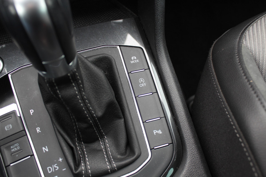 Volkswagen Tiguan 1.5 TSI ACT Highline Business 3x R-Line / CarPlay / Keyless / Dodehoek / 19'' / Navigatie / Stoelverwarming / DAB / ACC