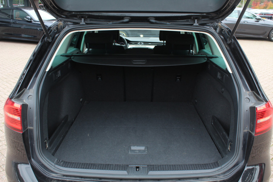 Volkswagen Passat Variant 1.4 TSI ACT Comfortline / Trekhaak / Camera / Navigatie / 17'' / Stoelverwarming / DAB / ACC