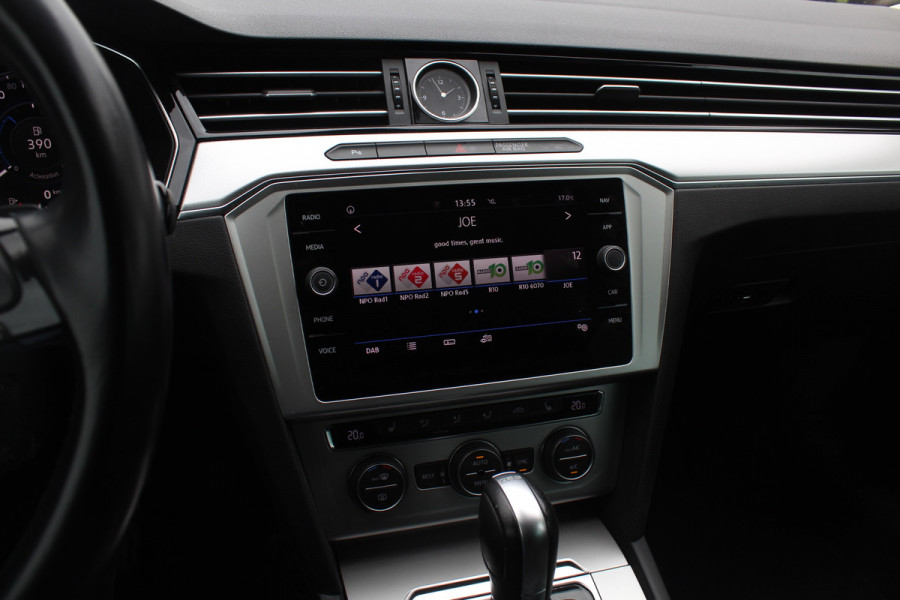 Volkswagen Passat Variant 1.4 TSI ACT Comfortline / Trekhaak / Camera / Navigatie / 17'' / Stoelverwarming / DAB / ACC
