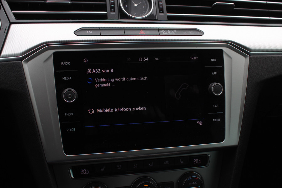Volkswagen Passat Variant 1.4 TSI ACT Comfortline / Trekhaak / Camera / Navigatie / 17'' / Stoelverwarming / DAB / ACC