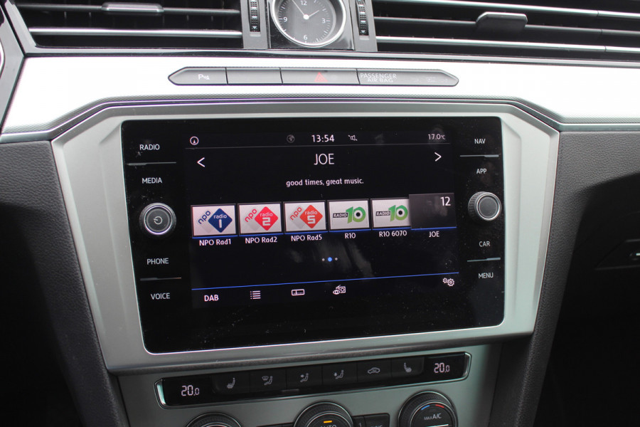 Volkswagen Passat Variant 1.4 TSI ACT Comfortline / Trekhaak / Camera / Navigatie / 17'' / Stoelverwarming / DAB / ACC