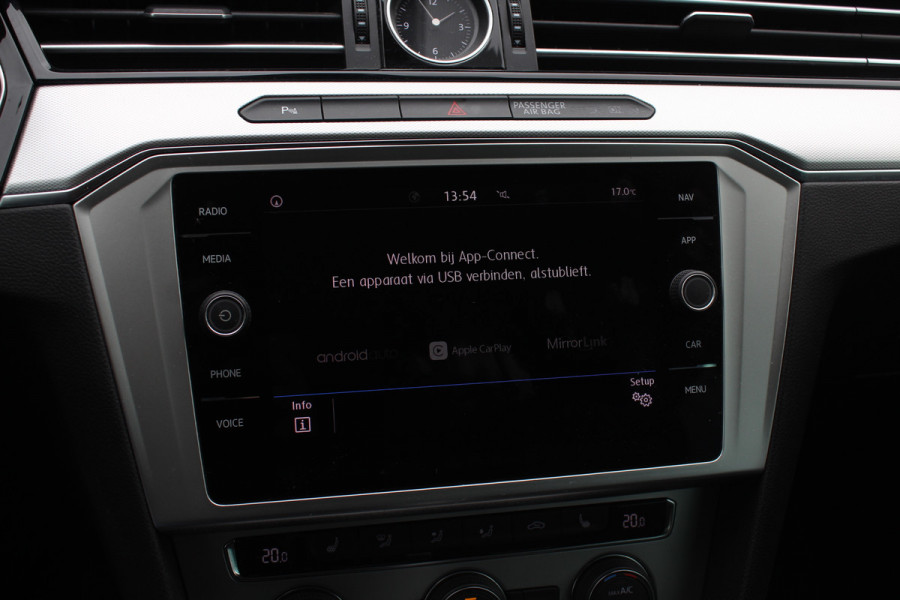 Volkswagen Passat Variant 1.4 TSI ACT Comfortline / Trekhaak / Camera / Navigatie / 17'' / Stoelverwarming / DAB / ACC