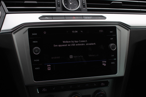 Volkswagen Passat Variant 1.4 TSI ACT Comfortline / Trekhaak / Camera / Navigatie / 17'' / Stoelverwarming / DAB / ACC