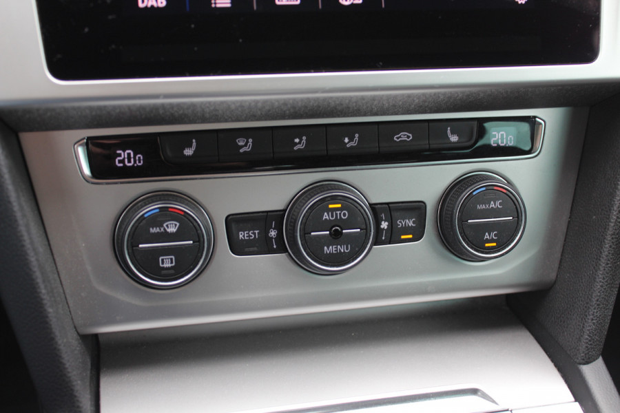 Volkswagen Passat Variant 1.4 TSI ACT Comfortline / Trekhaak / Camera / Navigatie / 17'' / Stoelverwarming / DAB / ACC