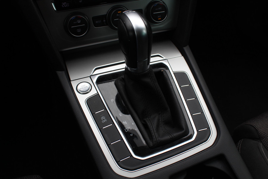 Volkswagen Passat Variant 1.4 TSI ACT Comfortline / Trekhaak / Camera / Navigatie / 17'' / Stoelverwarming / DAB / ACC