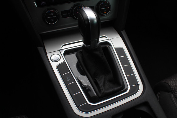 Volkswagen Passat Variant 1.4 TSI ACT Comfortline / Trekhaak / Camera / Navigatie / 17'' / Stoelverwarming / DAB / ACC