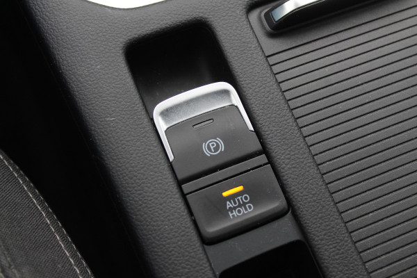 Volkswagen Passat Variant 1.4 TSI ACT Comfortline / Trekhaak / Camera / Navigatie / 17'' / Stoelverwarming / DAB / ACC
