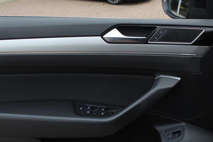 Volkswagen Passat Variant 1.4 TSI ACT Comfortline / Trekhaak / Camera / Navigatie / 17'' / Stoelverwarming / DAB / ACC