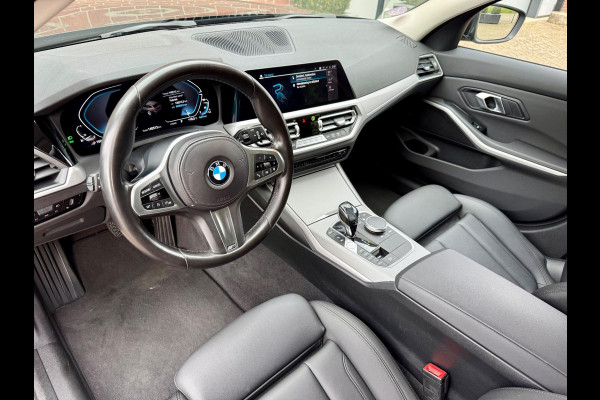 BMW 3 Serie Touring 330e Camera. M-stuur, Tr.haak, Carplay, DAB BMW 3 Serie Touring 330e Camera. M-stuur, Tr.haak, Carplay, DAB