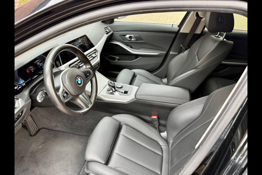 BMW 3 Serie Touring 330e Camera. M-stuur, Tr.haak, Carplay, DAB BMW 3 Serie Touring 330e Camera. M-stuur, Tr.haak, Carplay, DAB