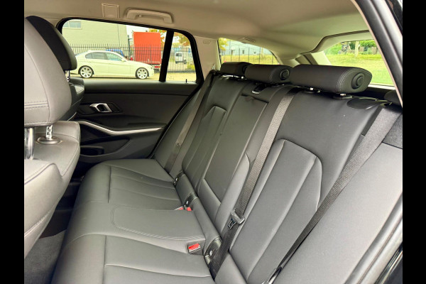 BMW 3 Serie Touring 330e Camera. M-stuur, Tr.haak, Carplay, DAB BMW 3 Serie Touring 330e Camera. M-stuur, Tr.haak, Carplay, DAB