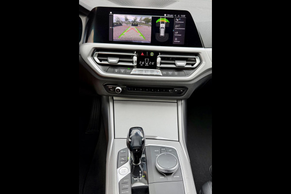 BMW 3 Serie Touring 330e Camera. M-stuur, Tr.haak, Carplay, DAB BMW 3 Serie Touring 330e Camera. M-stuur, Tr.haak, Carplay, DAB