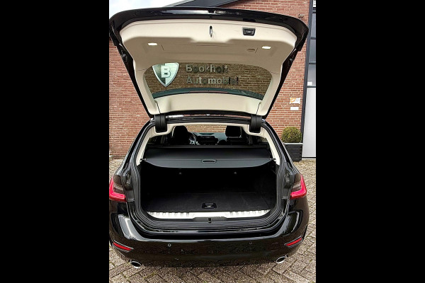 BMW 3 Serie Touring 330e Camera. M-stuur, Tr.haak, Carplay, DAB BMW 3 Serie Touring 330e Camera. M-stuur, Tr.haak, Carplay, DAB