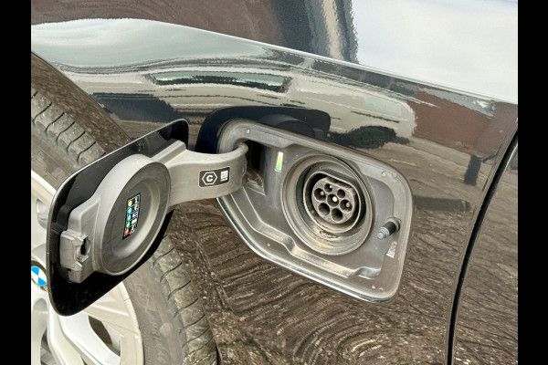 BMW 3 Serie Touring 330e Camera. M-stuur, Tr.haak, Carplay, DAB BMW 3 Serie Touring 330e Camera. M-stuur, Tr.haak, Carplay, DAB