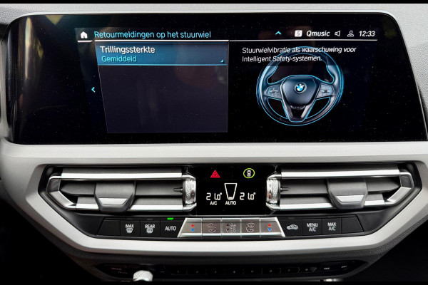BMW 3 Serie Touring 330e Camera. M-stuur, Tr.haak, Carplay, DAB BMW 3 Serie Touring 330e Camera. M-stuur, Tr.haak, Carplay, DAB