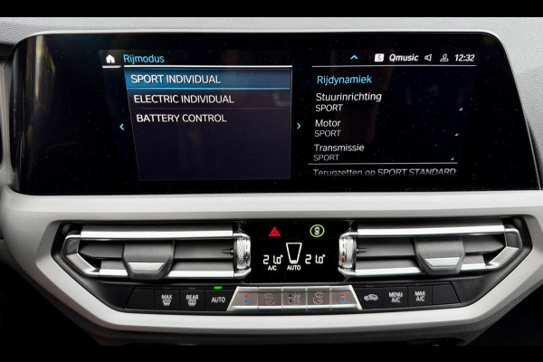 BMW 3 Serie Touring 330e Camera. M-stuur, Tr.haak, Carplay, DAB BMW 3 Serie Touring 330e Camera. M-stuur, Tr.haak, Carplay, DAB