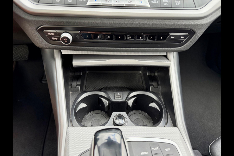 BMW 3 Serie Touring 330e Camera. M-stuur, Tr.haak, Carplay, DAB BMW 3 Serie Touring 330e Camera. M-stuur, Tr.haak, Carplay, DAB