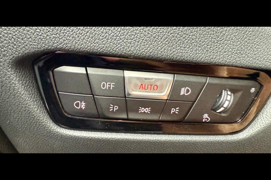 BMW 3 Serie Touring 330e Camera. M-stuur, Tr.haak, Carplay, DAB BMW 3 Serie Touring 330e Camera. M-stuur, Tr.haak, Carplay, DAB