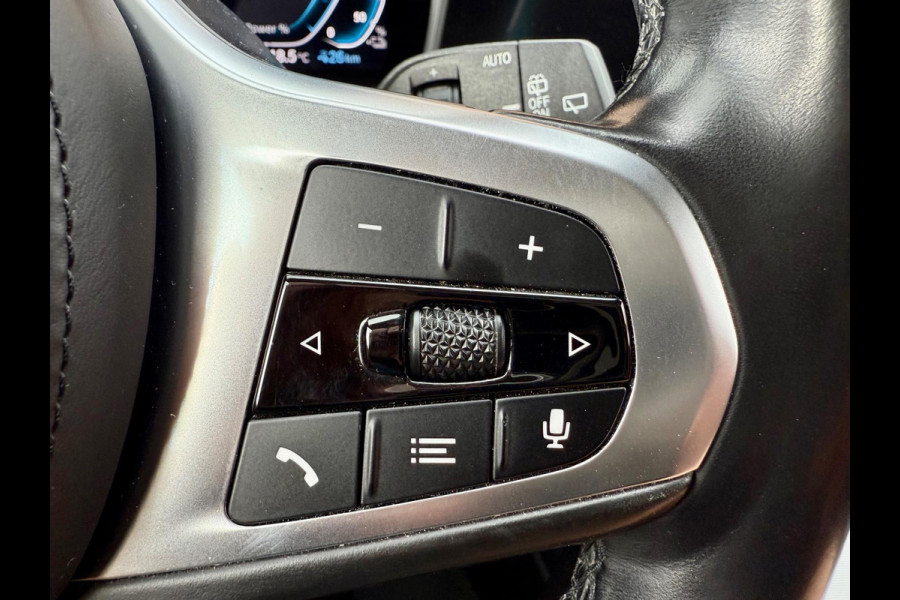BMW 3 Serie Touring 330e Camera. M-stuur, Tr.haak, Carplay, DAB BMW 3 Serie Touring 330e Camera. M-stuur, Tr.haak, Carplay, DAB