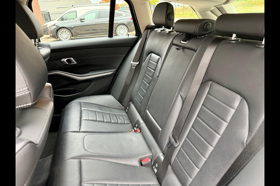 BMW 3 Serie Touring 320e Laser, Carplay, DAB, Sportstoel [BTW, NL, NAP, Dealer-onderhouden]