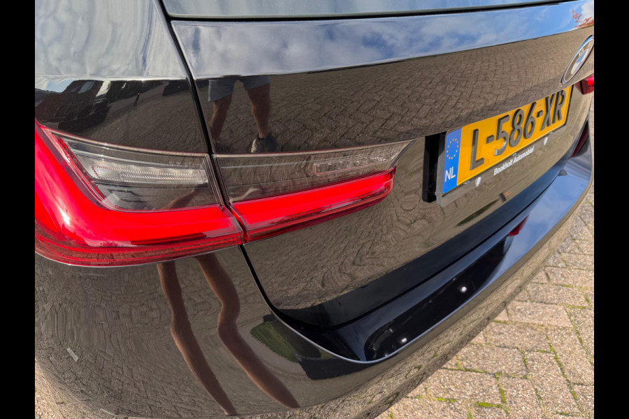 BMW 3 Serie Touring 320e Laser, Carplay, DAB, Sportstoel [BTW, NL, NAP, Dealer-onderhouden]