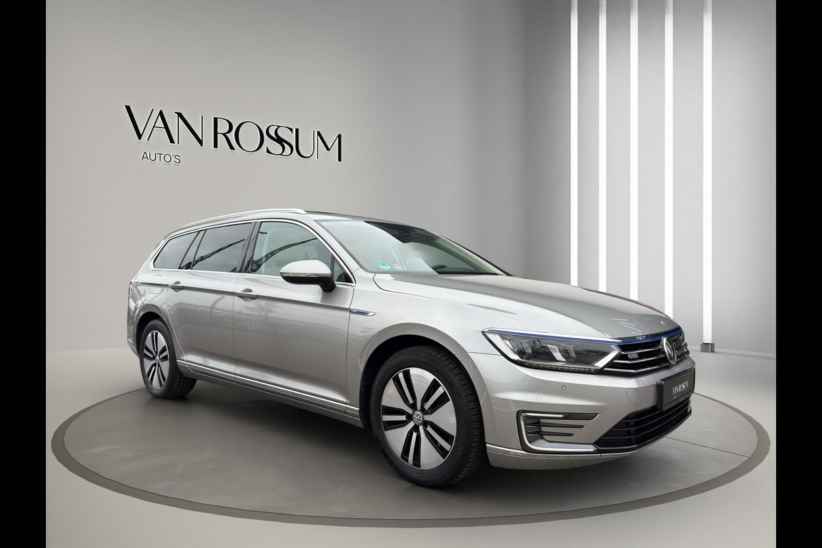 Volkswagen Passat Variant 1.4 TSI GTE Highline | Leder Stoel en verwarmd | Head-up | Trekhaak Wegklap | Pano | Volkswagen Passat Variant 1.4 TSI GTE Highline | Leder Stoel en verwarmd | Head-up | Trekhaak Wegklap | Pano |