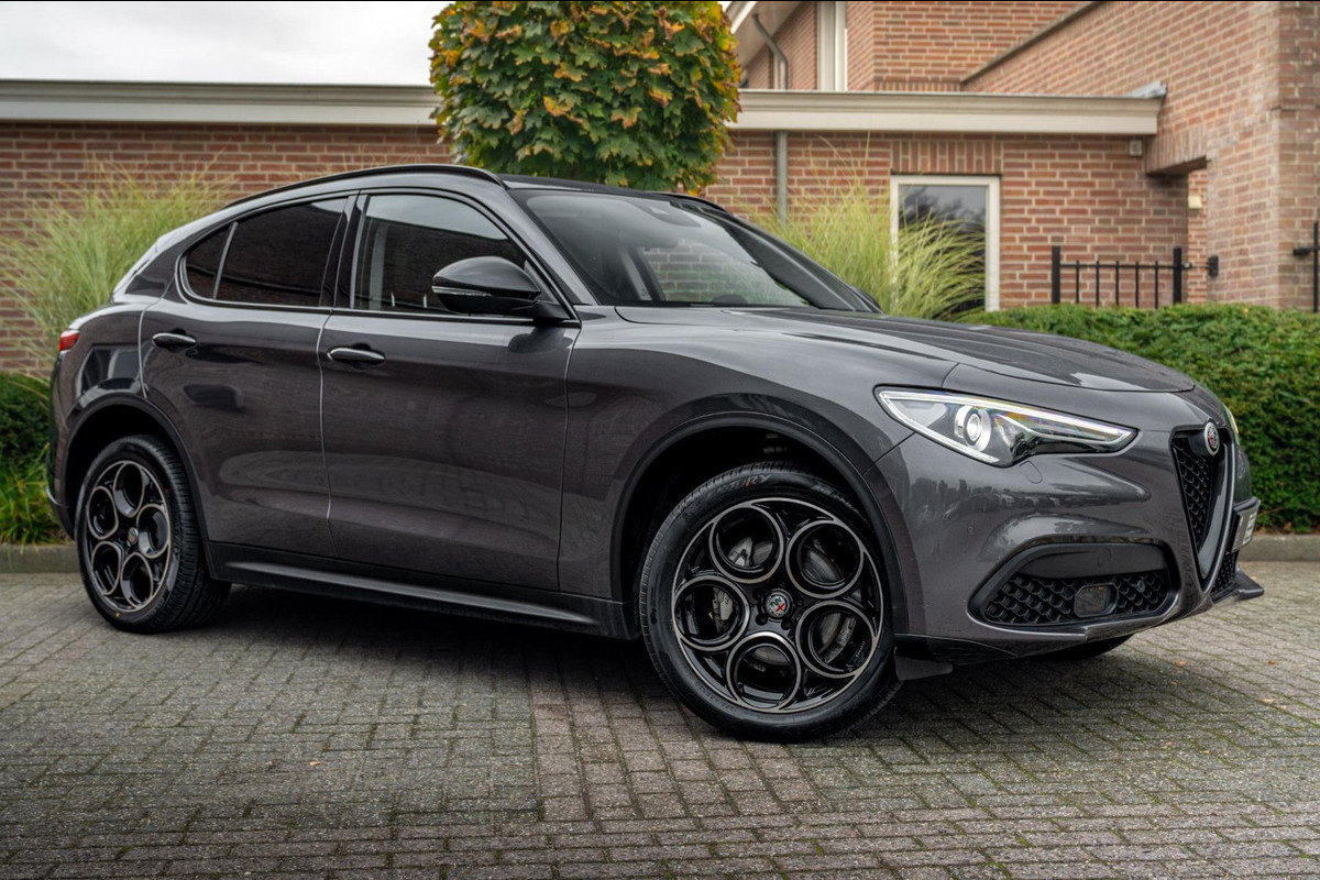 Alfa Romeo Stelvio 2.0 T AWD Q4 200 PK Aut. 1e Eig Xenon Leder Black Optic Stoelverwarming Camera 20'' Alfa Romeo Stelvio 2.0 T AWD Q4 200 PK Aut. 1e Eig Xenon Leder Black Optic Stoelverwarming Camera 20''
