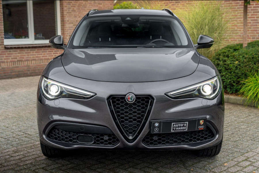 Alfa Romeo Stelvio 2.0 T AWD Q4 200 PK Aut. 1e Eig Xenon Leder Black Optic Stoelverwarming Camera 20'' Alfa Romeo Stelvio 2.0 T AWD Q4 200 PK Aut. 1e Eig Xenon Leder Black Optic Stoelverwarming Camera 20''