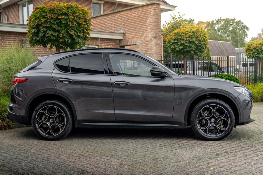 Alfa Romeo Stelvio 2.0 T AWD Q4 200 PK Aut. 1e Eig Xenon Leder Black Optic Stoelverwarming Camera 20'' Alfa Romeo Stelvio 2.0 T AWD Q4 200 PK Aut. 1e Eig Xenon Leder Black Optic Stoelverwarming Camera 20''