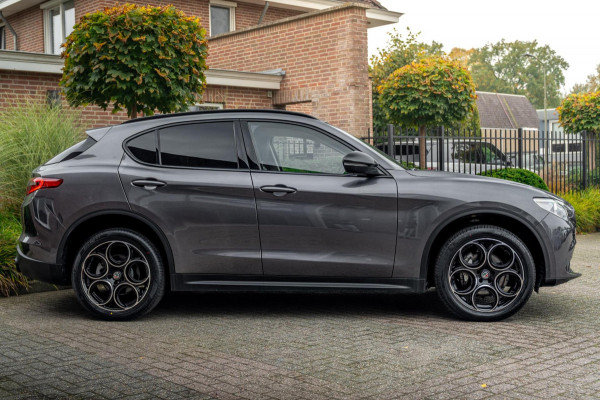 Alfa Romeo Stelvio 2.0 T AWD Q4 200 PK Aut. 1e Eig Xenon Leder Black Optic Stoelverwarming Camera 20'' Alfa Romeo Stelvio 2.0 T AWD Q4 200 PK Aut. 1e Eig Xenon Leder Black Optic Stoelverwarming Camera 20''