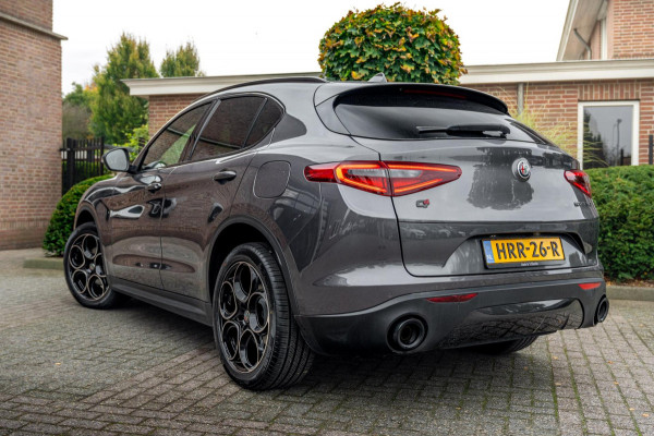 Alfa Romeo Stelvio 2.0 T AWD Q4 200 PK Aut. 1e Eig Xenon Leder Black Optic Stoelverwarming Camera 20'' Alfa Romeo Stelvio 2.0 T AWD Q4 200 PK Aut. 1e Eig Xenon Leder Black Optic Stoelverwarming Camera 20''