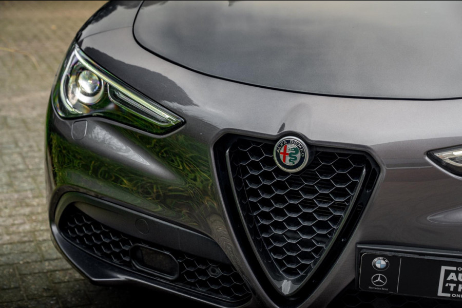 Alfa Romeo Stelvio 2.0 T AWD Q4 200 PK Aut. 1e Eig Xenon Leder Black Optic Stoelverwarming Camera 20'' Alfa Romeo Stelvio 2.0 T AWD Q4 200 PK Aut. 1e Eig Xenon Leder Black Optic Stoelverwarming Camera 20''